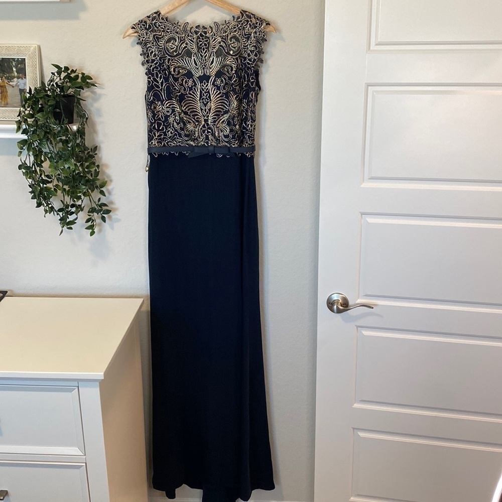 Tadashi Shoji Navy/Gold Sleeveless Gown - Size 6